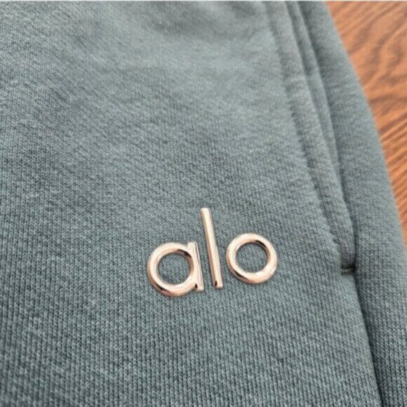 Alo Yoga Accolade Straight Leg Sweatpant in Winter Ivy dark Green - Picture 3 of 3